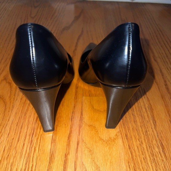 Prada Leather Pointy-Toe Pump in Black - Picture 9 of 10